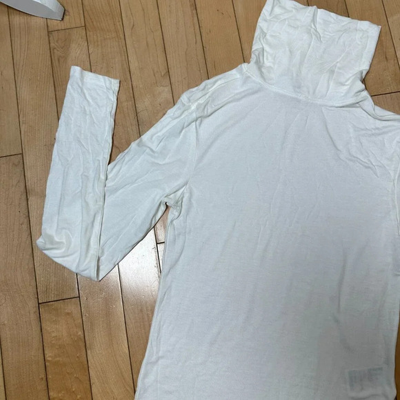 H&M DIvided WHite Base Layer Thin Turtle Neck - small - Picture 3 of 6